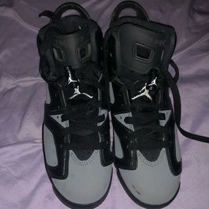 Boys Retro Jordan 6 shoes